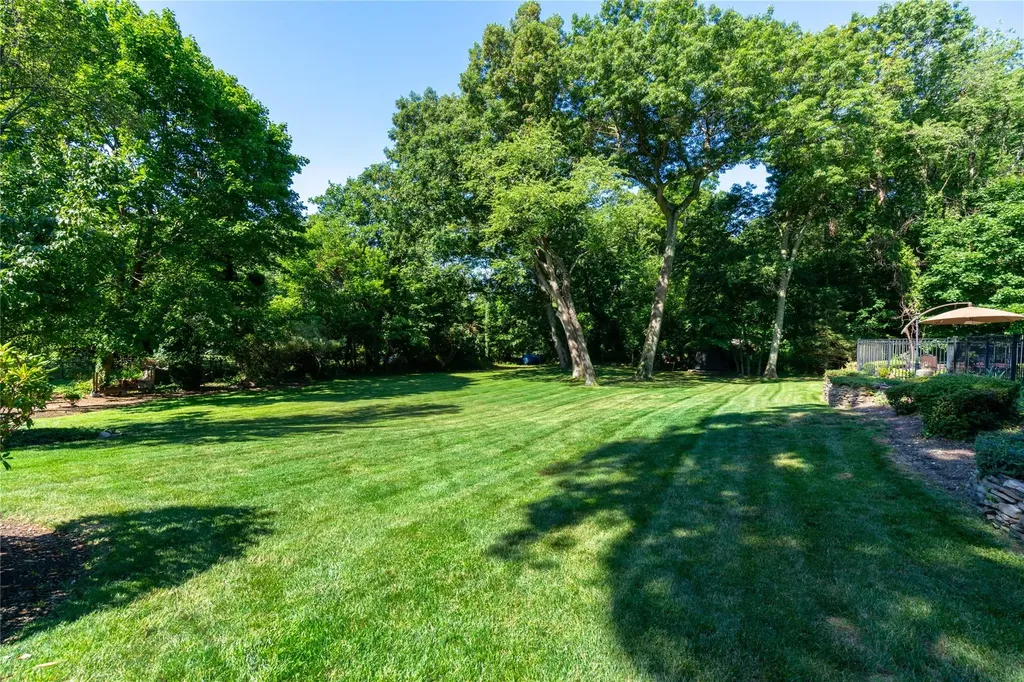 7 Rough Riders Court Cold Spring Harbor NY 11724