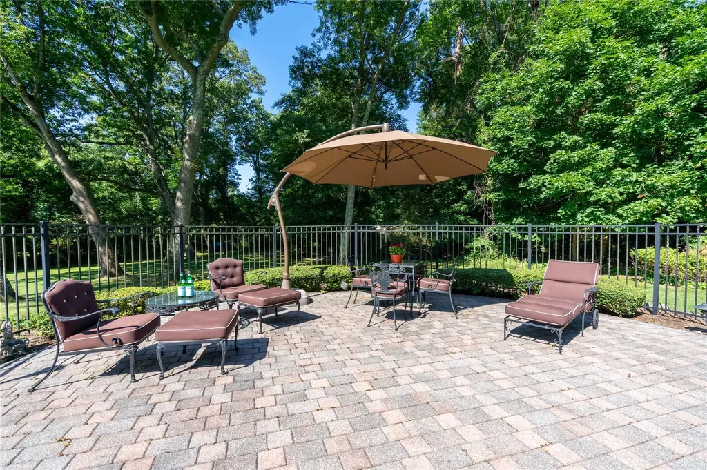 7 Rough Riders Court Cold Spring Harbor NY 11724