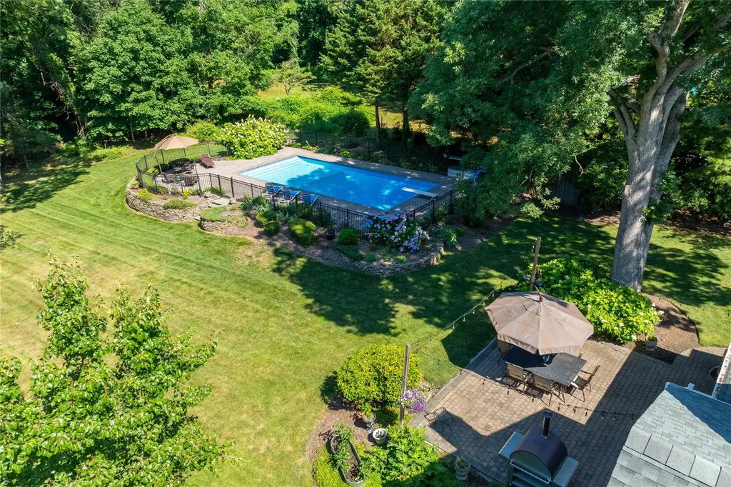 7 Rough Riders Court Cold Spring Harbor NY 11724