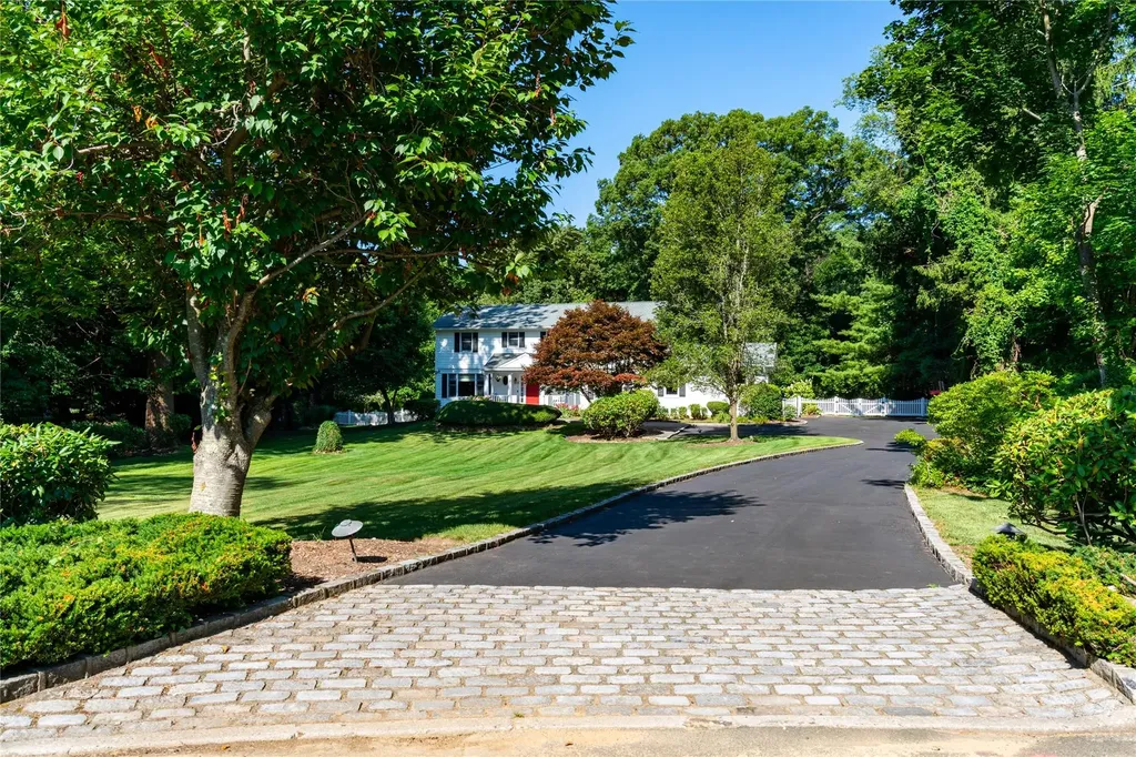 7 Rough Riders Court Cold Spring Harbor NY 11724