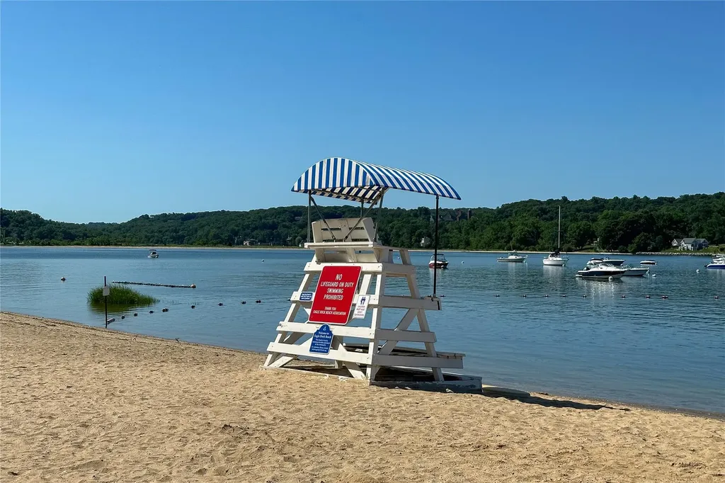 7 Rough Riders Court Cold Spring Harbor NY 11724