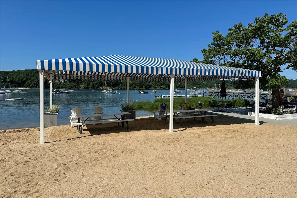 7 Rough Riders Court Cold Spring Harbor NY 11724
