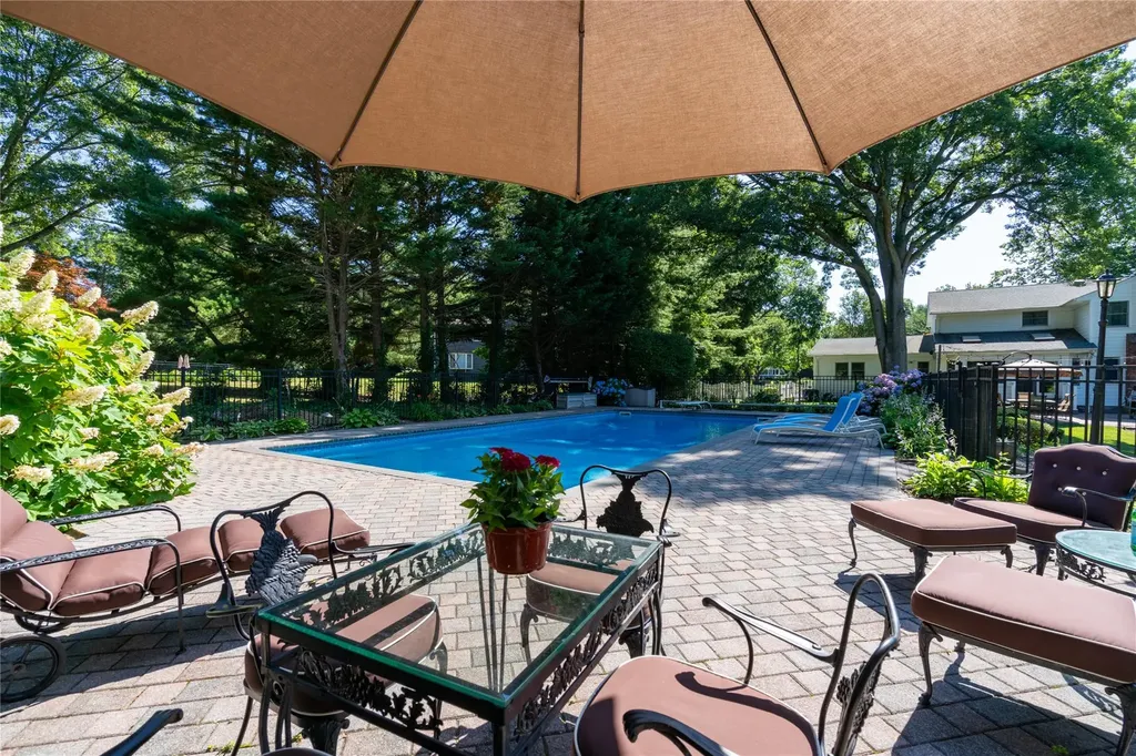 7 Rough Riders Court Cold Spring Harbor NY 11724