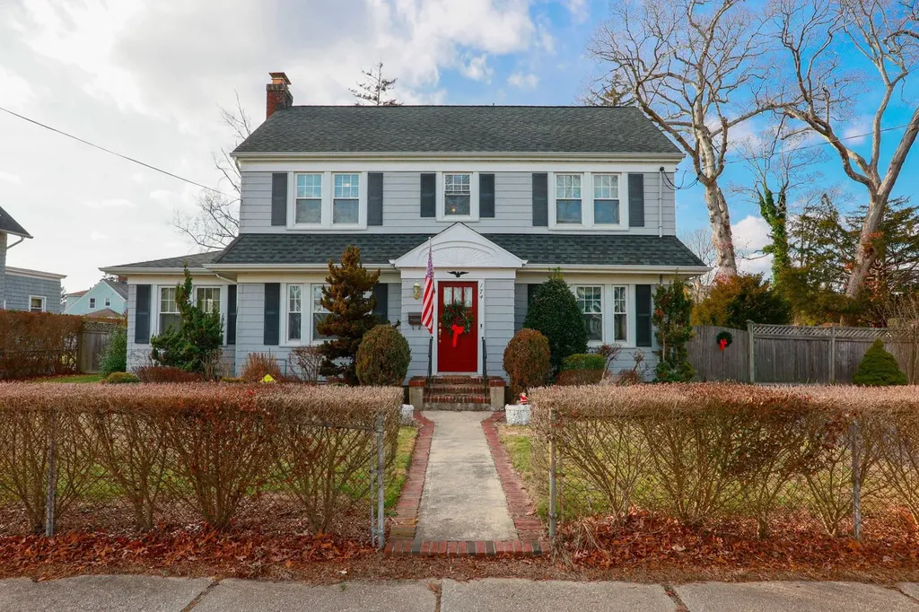 174 S Bay Avenue Islip NY 11751