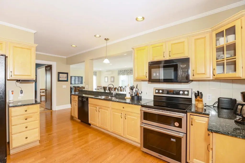 174 S Bay Avenue Islip NY 11751