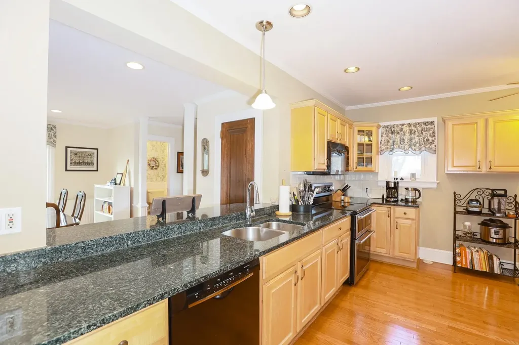 174 S Bay Avenue Islip NY 11751
