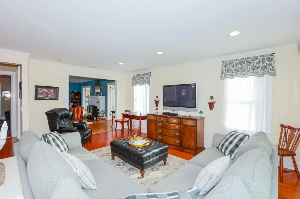 174 S Bay Avenue Islip NY 11751