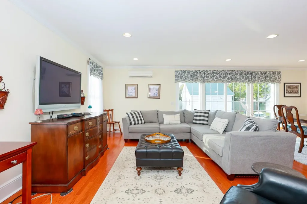 174 S Bay Avenue Islip NY 11751