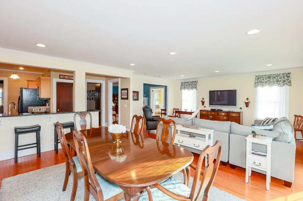 174 S Bay Avenue Islip NY 11751