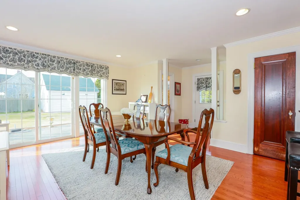 174 S Bay Avenue Islip NY 11751