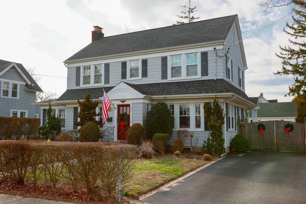 174 S Bay Avenue Islip NY 11751