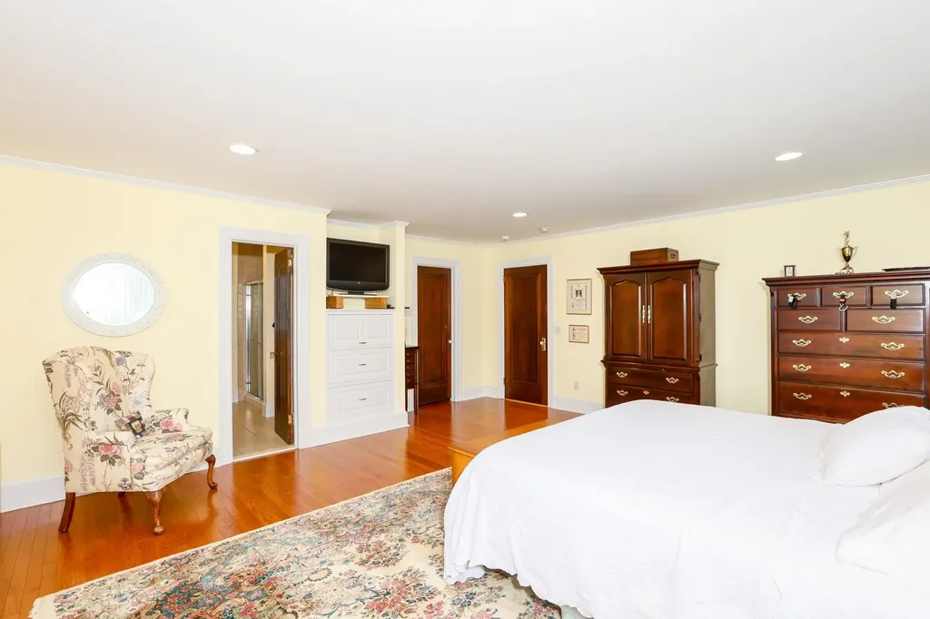 174 S Bay Avenue Islip NY 11751