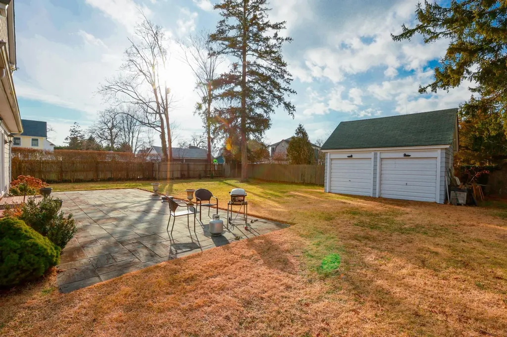 174 S Bay Avenue Islip NY 11751