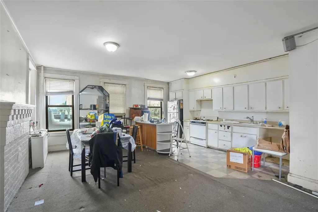 55-01 Metropolitan Ridgewood NY 11385