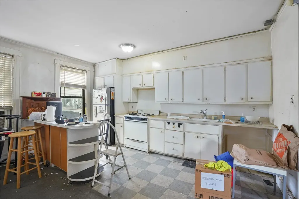 55-01 Metropolitan Ridgewood NY 11385