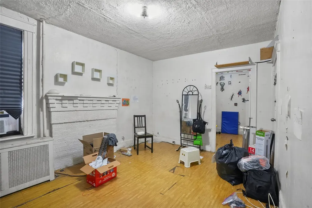 55-01 Metropolitan Ridgewood NY 11385
