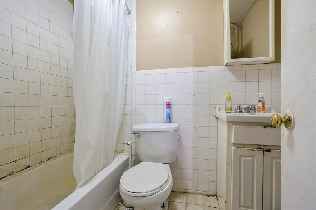 55-01 Metropolitan Ridgewood NY 11385