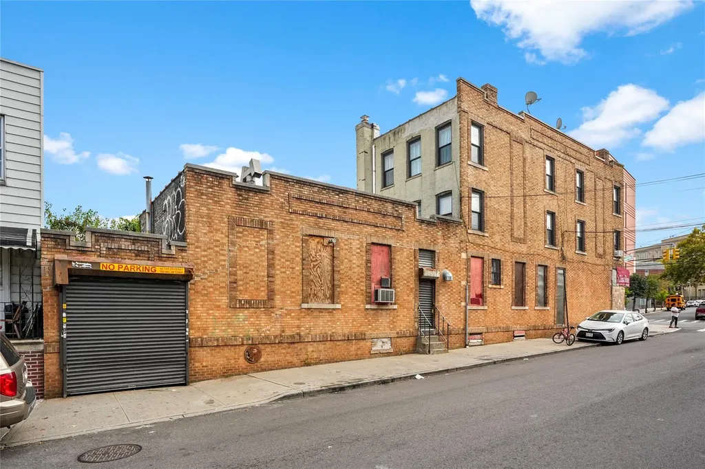 55-01 Metropolitan Ridgewood NY 11385