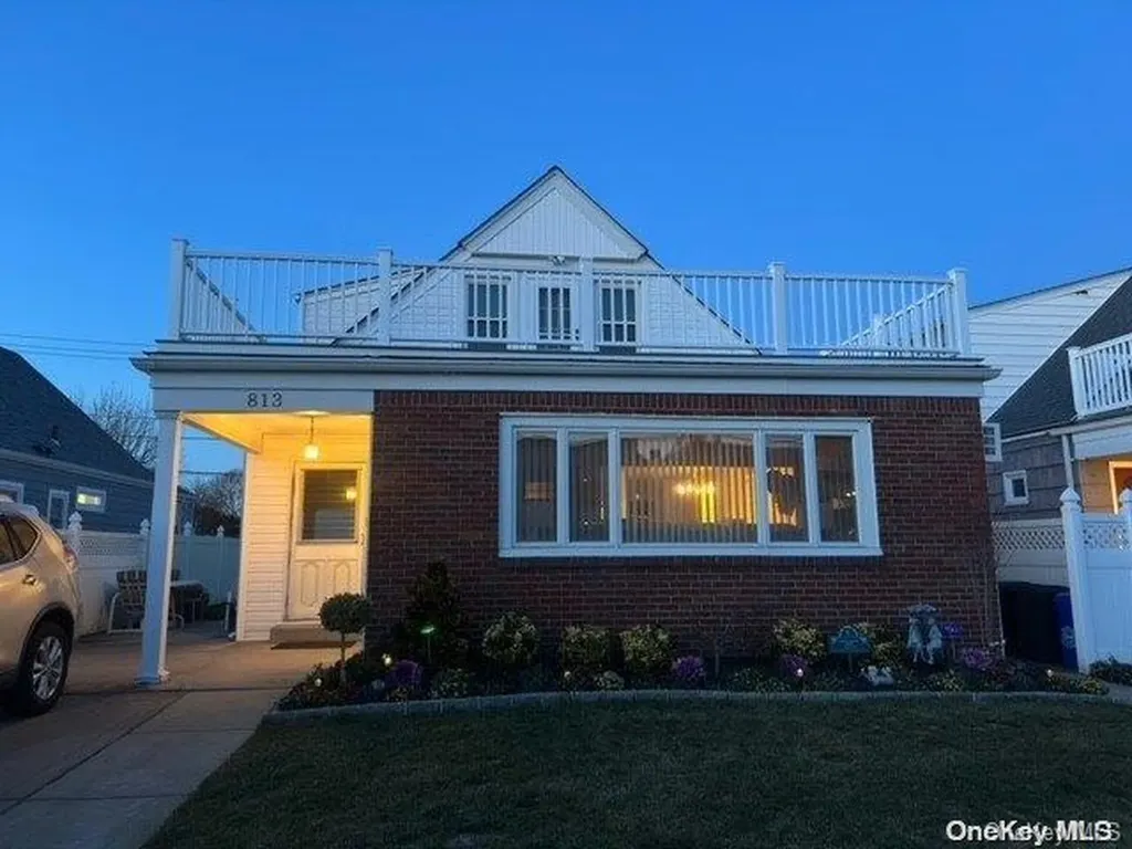 813 E Walnut Street Long Beach NY 11561