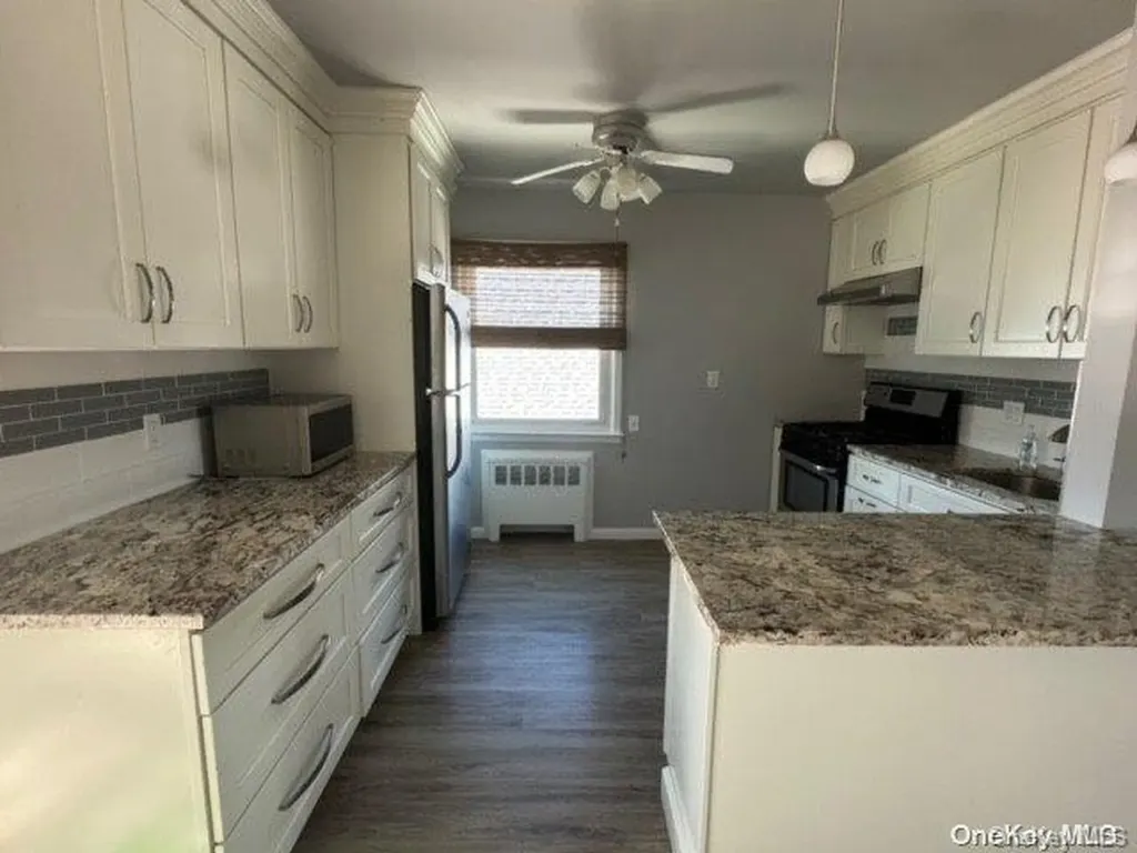 813 E Walnut Street Long Beach NY 11561