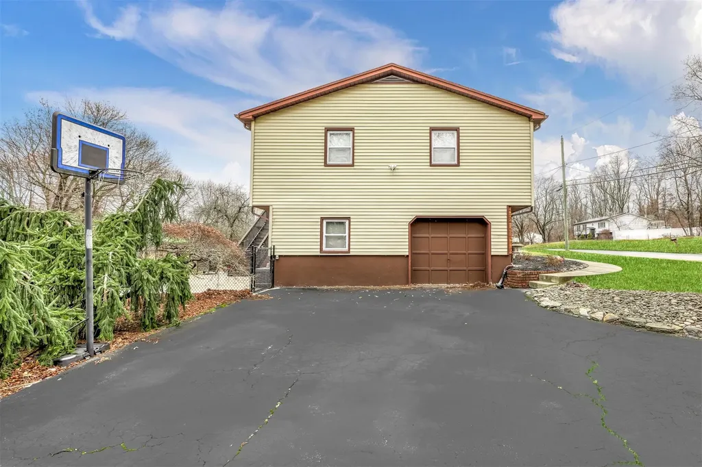 9 Ackerman Avenue Airmont NY 10901
