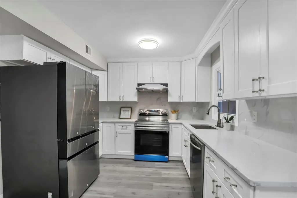 18 Mapleshade Lane Stony Brook NY 11790