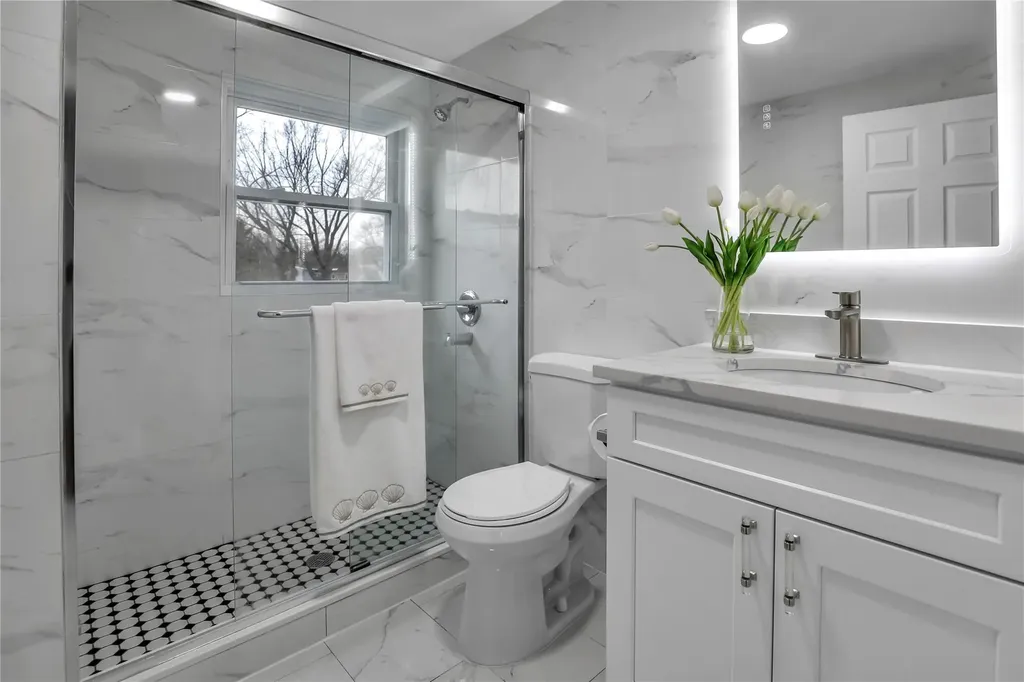 18 Mapleshade Lane Stony Brook NY 11790