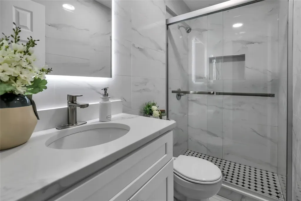 18 Mapleshade Lane Stony Brook NY 11790
