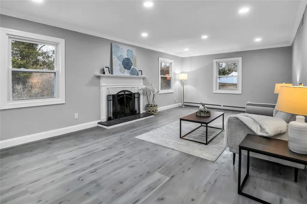 18 Mapleshade Lane Stony Brook NY 11790