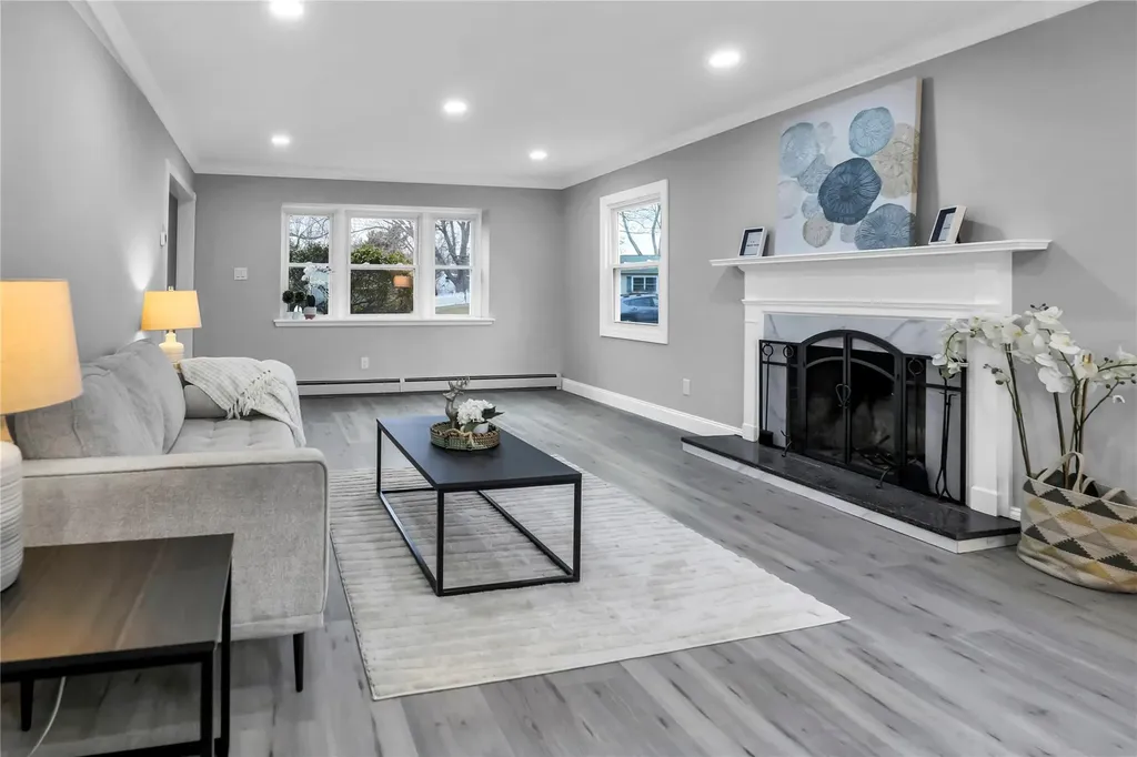 18 Mapleshade Lane Stony Brook NY 11790