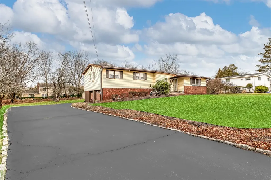 7 Ackerman Avenue Airmont NY 10901