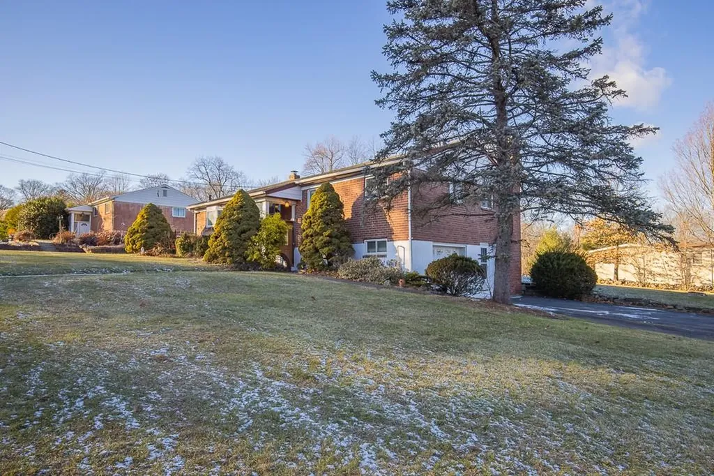 69 Silver Birch Lane Pearl River NY 10965