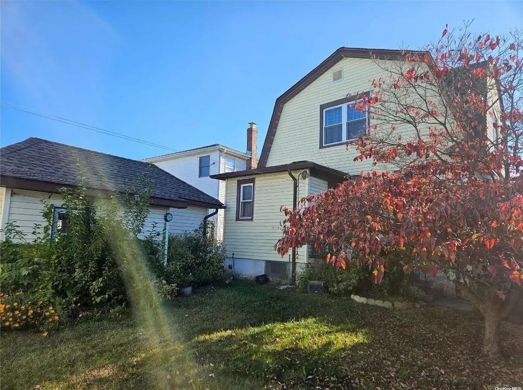 27 Cedar Road Inwood NY 11096