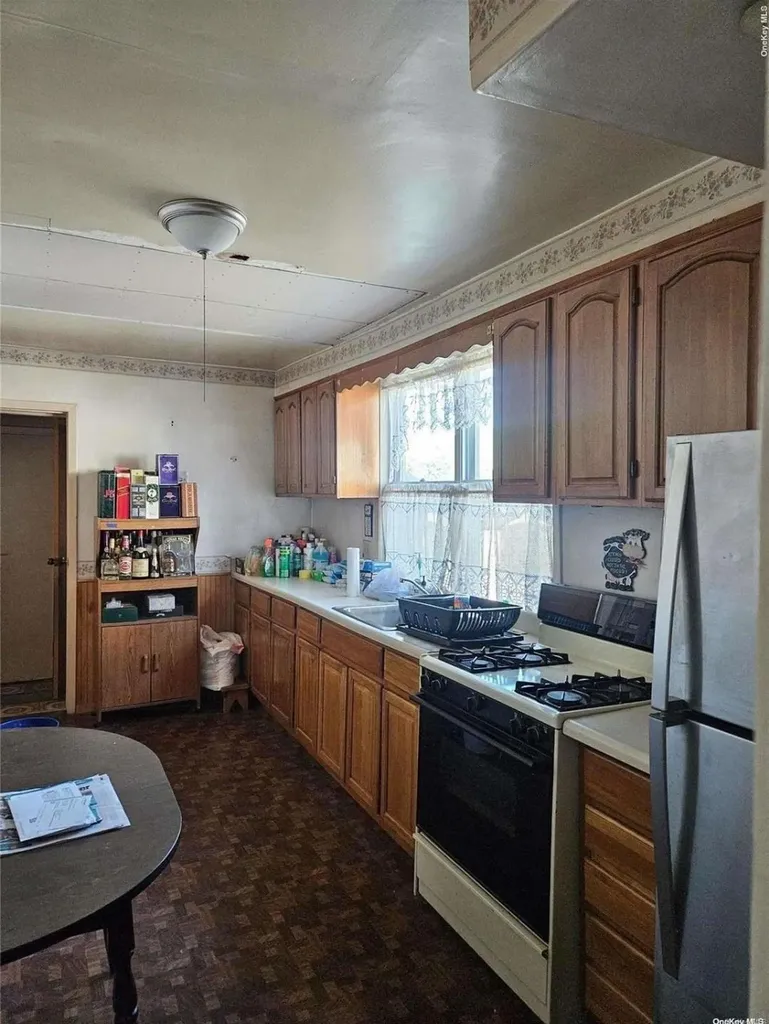 27 Cedar Road Inwood NY 11096