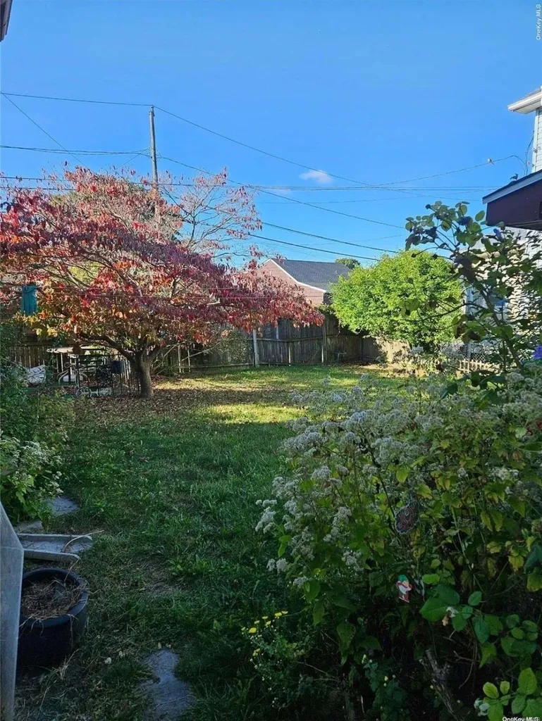 27 Cedar Road Inwood NY 11096