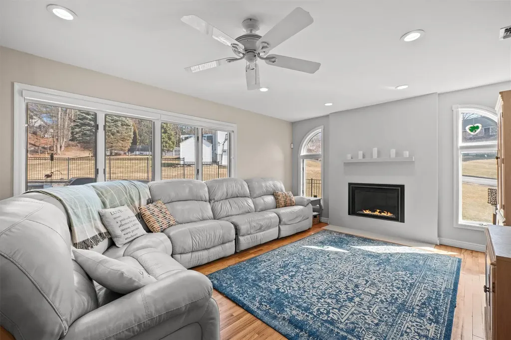 31 Waters Edge Congers NY 10920