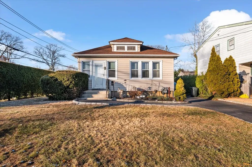15 E Cedar Street Massapequa NY 11758