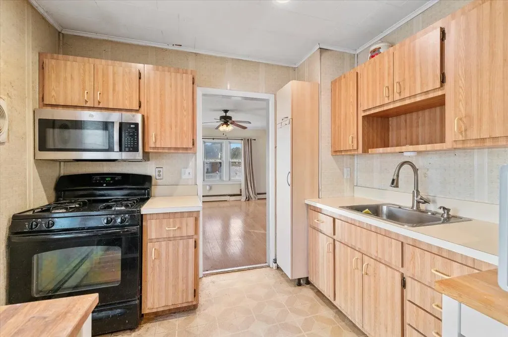 15 E Cedar Street Massapequa NY 11758