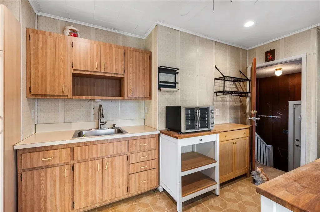 15 E Cedar Street Massapequa NY 11758