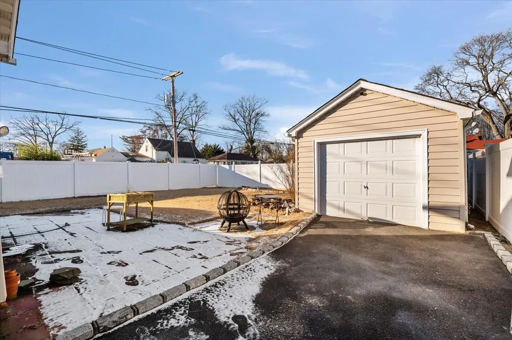 15 E Cedar Street Massapequa NY 11758