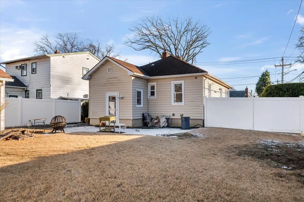 15 E Cedar Street Massapequa NY 11758