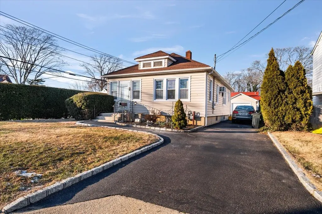 15 E Cedar Street Massapequa NY 11758