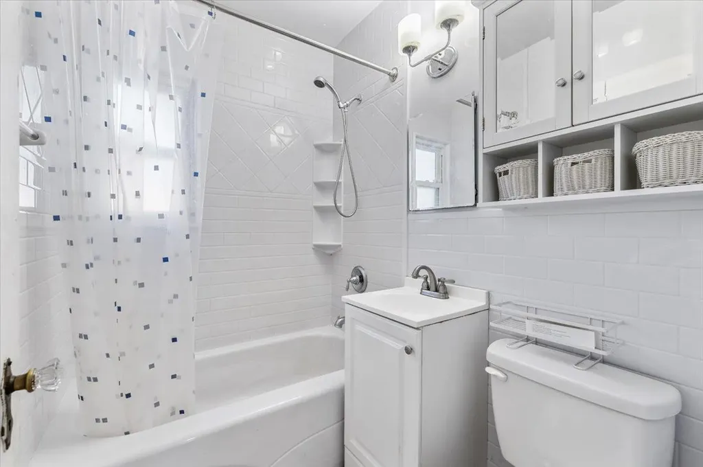 15 E Cedar Street Massapequa NY 11758