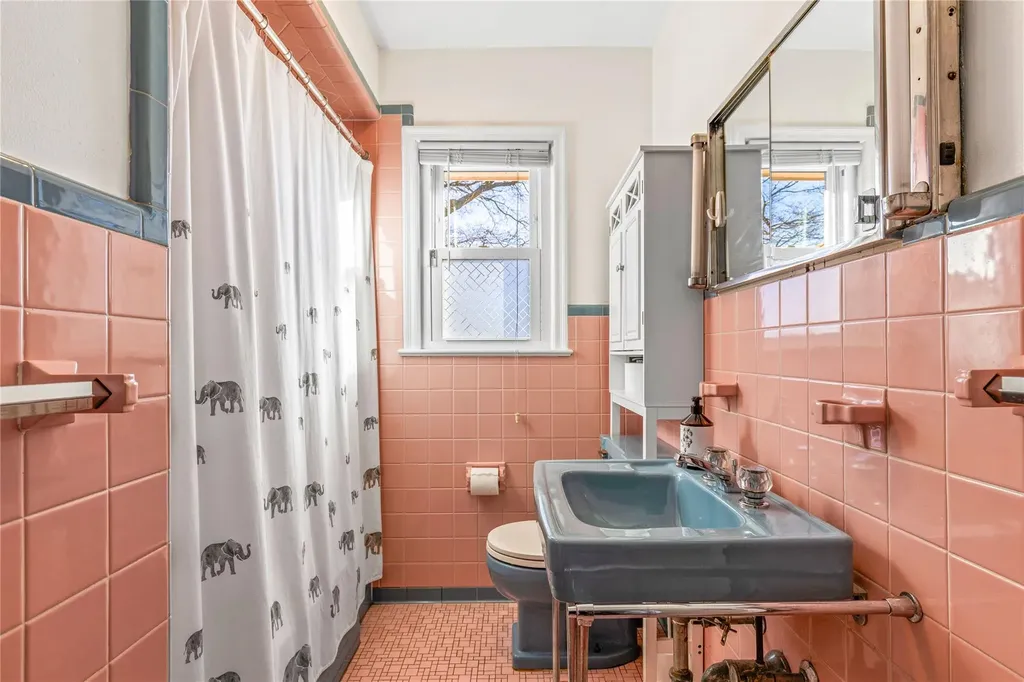176 Adelphi Avenue Harrison NY 10528