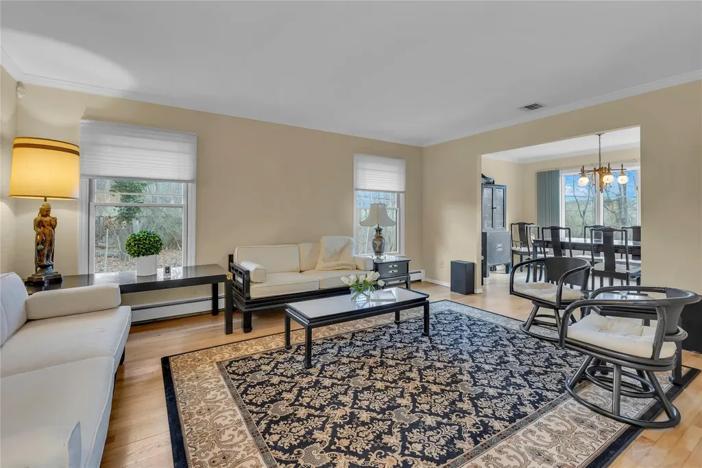 12 Red Oak Road Saint James NY 11780