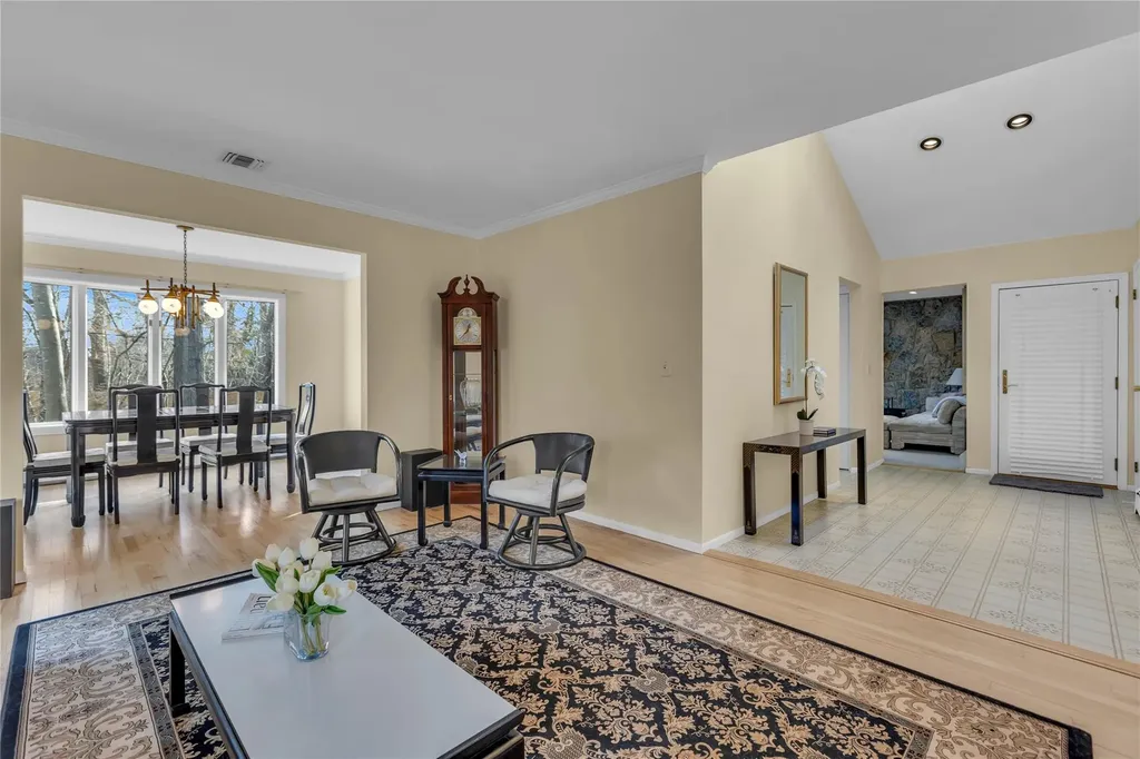 12 Red Oak Road Saint James NY 11780