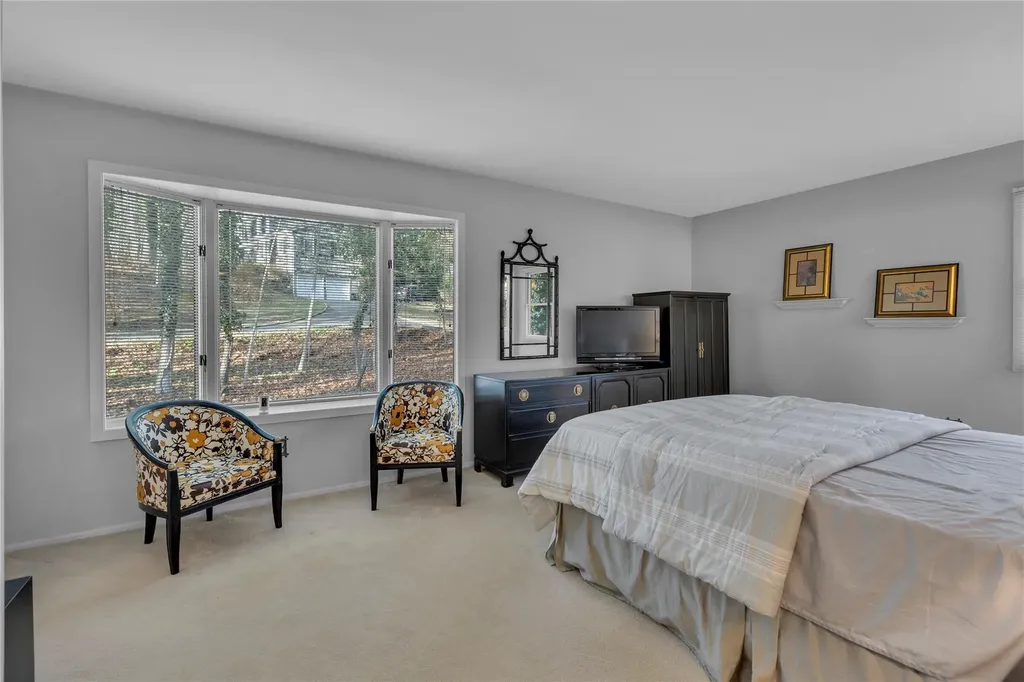 12 Red Oak Road Saint James NY 11780