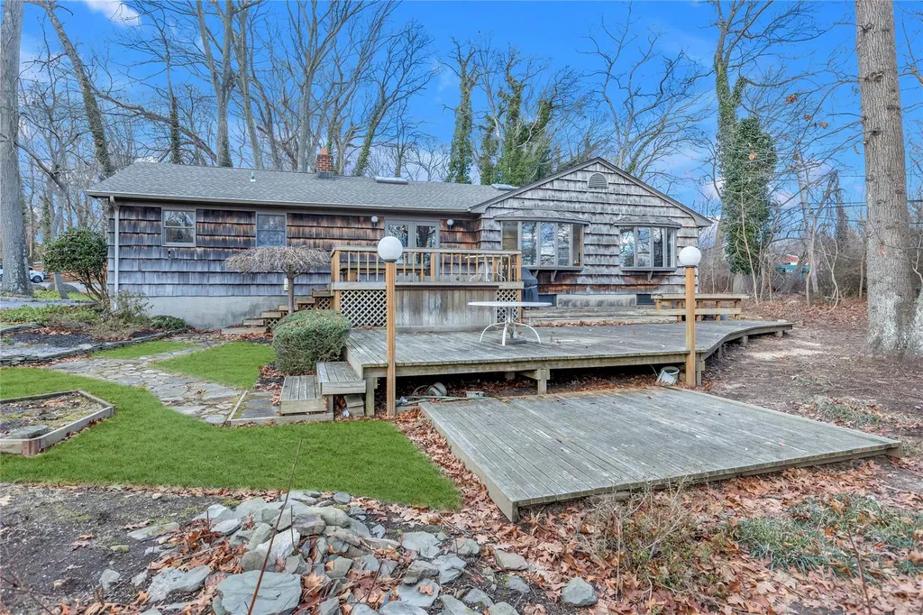 12 Red Oak Road Saint James NY 11780