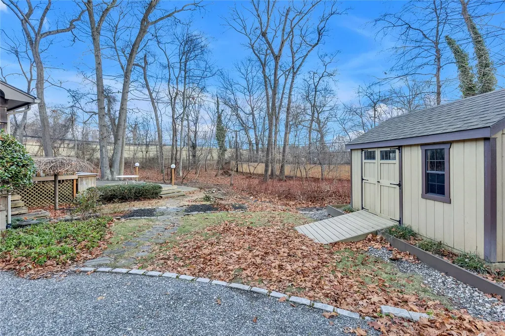 12 Red Oak Road Saint James NY 11780
