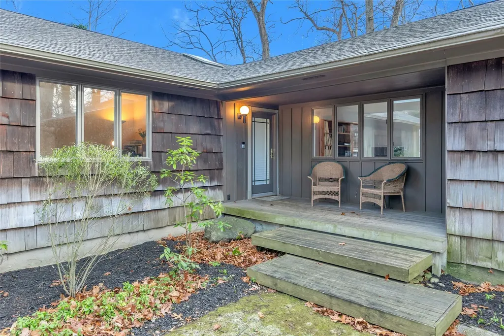 12 Red Oak Road Saint James NY 11780